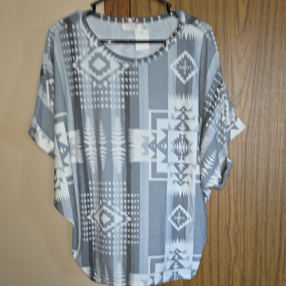 ANDREE BY UNIT Gray and White Boxy Short Sleeve Blouse